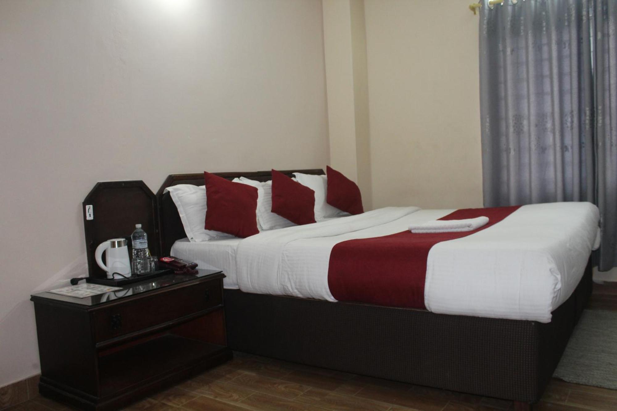Hotel Yatri Pokhara Dış mekan fotoğraf